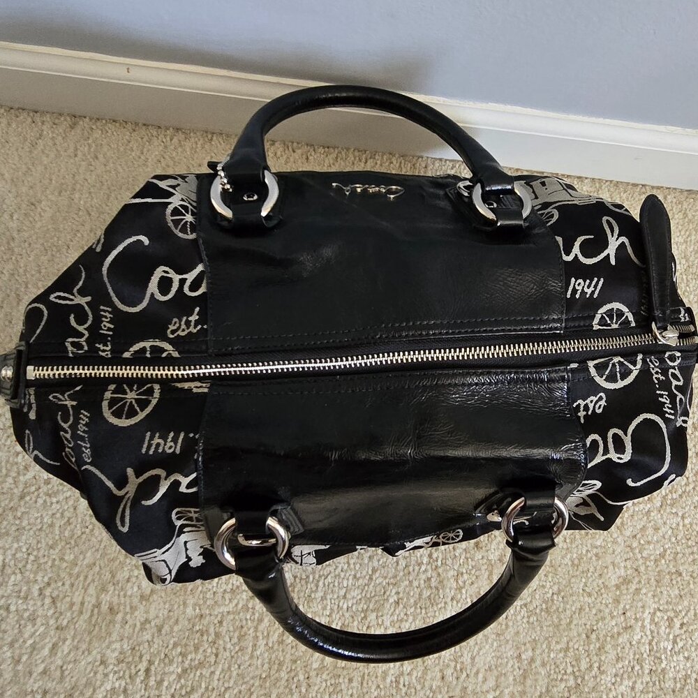 Coach Black and Cream Signature Satchel. - Picture 5 of 9